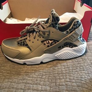 nike huarache cheetah print